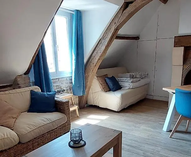 La Goélette / Entre Port Et / Centre