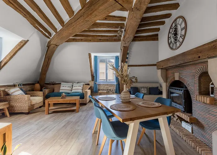 La Goélette / Entre Port Et / Centre *