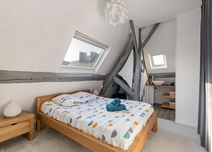 La Goélette / Entre Port Et / Centre * Dieppe