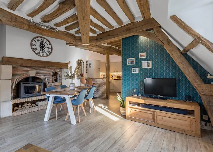 La Goélette / Entre Port Et / Centre